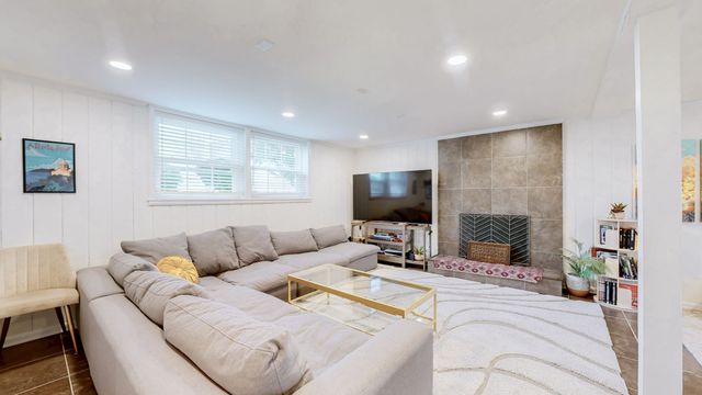 605 Des Moines Dr, Hermitage, TN 37076