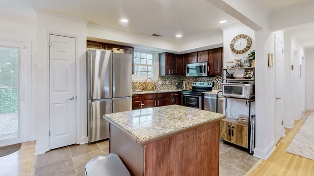 605 Des Moines Dr, Hermitage, TN 37076