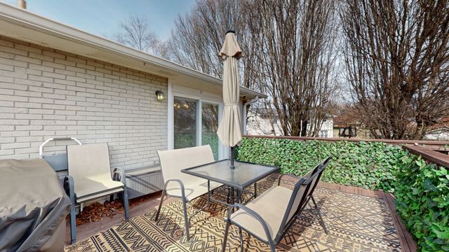 605 Des Moines Dr, Hermitage, TN 37076