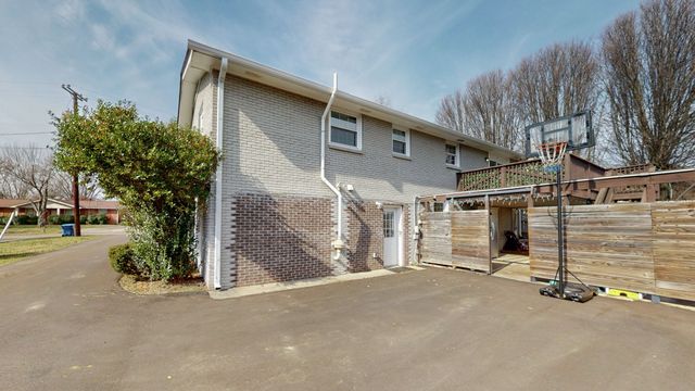 605 Des Moines Dr, Hermitage, TN 37076