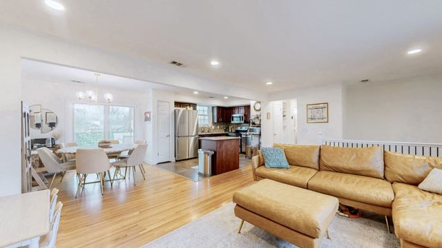 605 Des Moines Dr, Hermitage, TN 37076