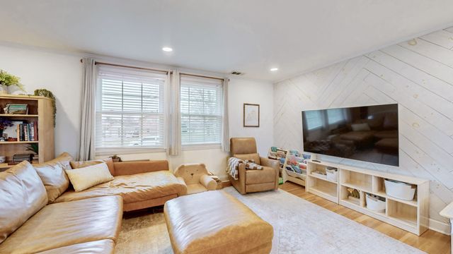 605 Des Moines Dr, Hermitage, TN 37076