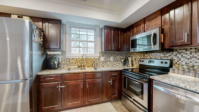 605 Des Moines Dr, Hermitage, TN 37076