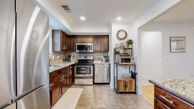 605 Des Moines Dr, Hermitage, TN 37076