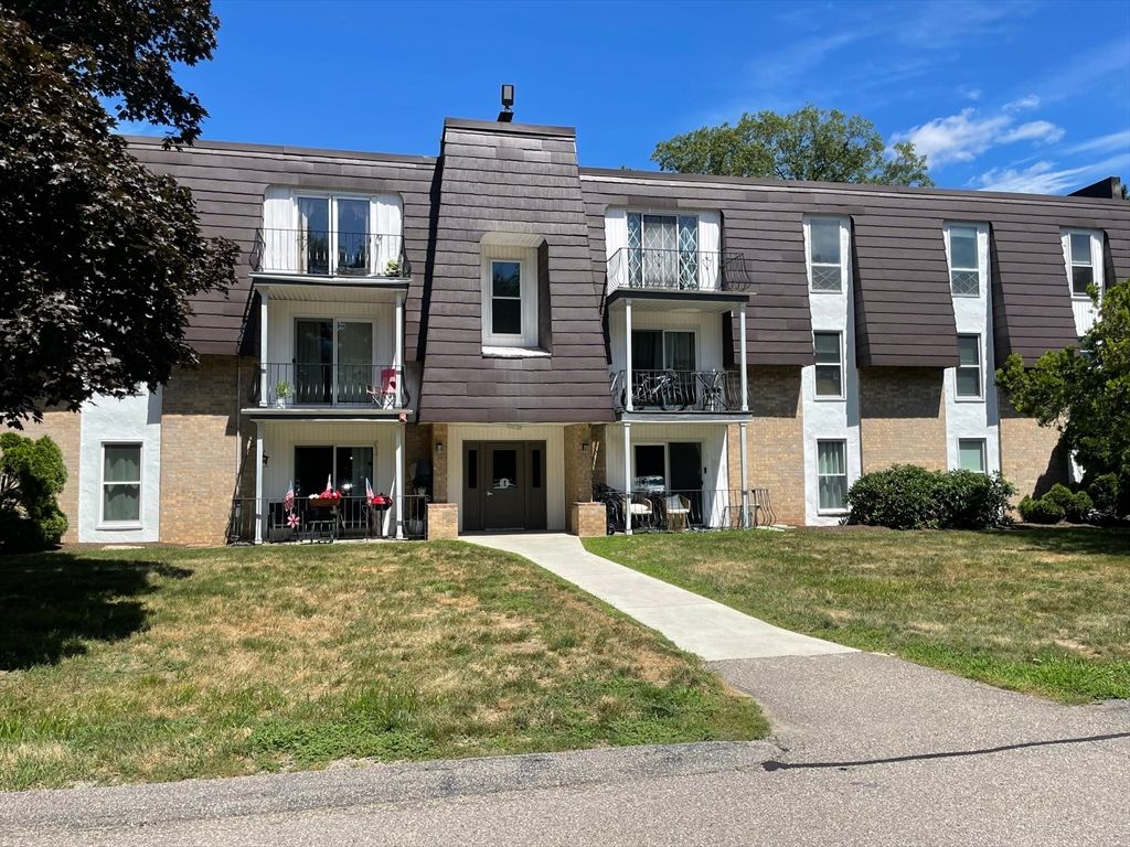 4 Kennedy Lane 49, Milford, MA 01757