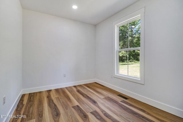 1452 Model Farm Rd, Jamestown, TN 38556