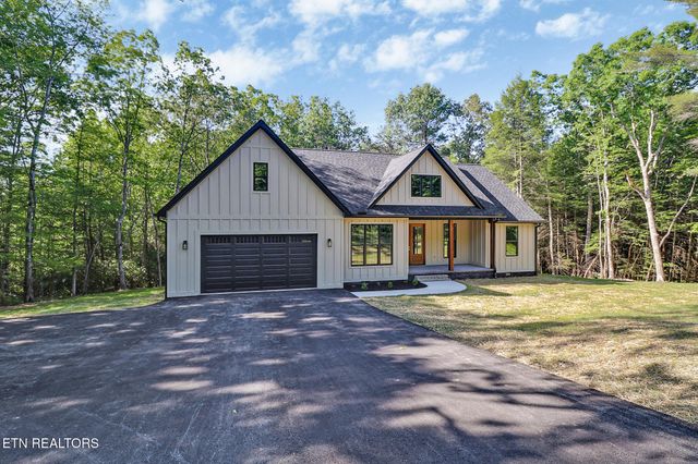 1452 Model Farm Rd, Jamestown, TN 38556