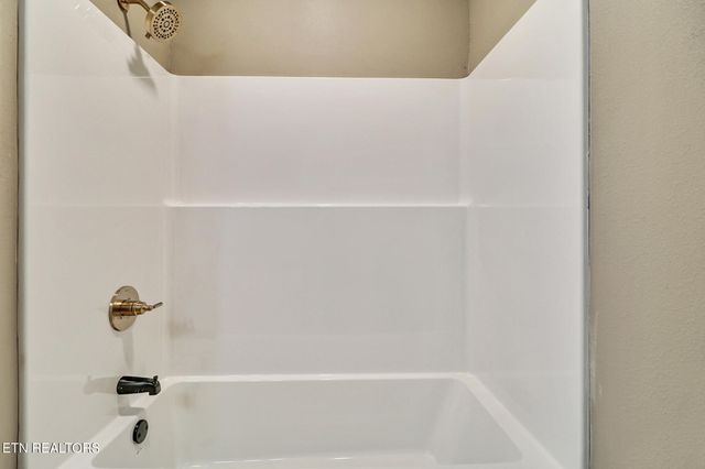 1452 Model Farm Rd, Jamestown, TN 38556