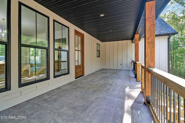 1452 Model Farm Rd, Jamestown, TN 38556