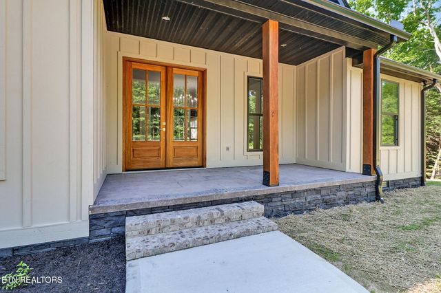 1452 Model Farm Rd, Jamestown, TN 38556