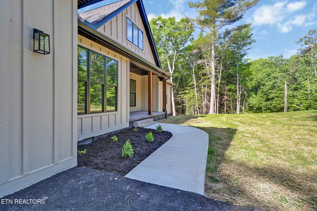 1452 Model Farm Rd, Jamestown, TN 38556