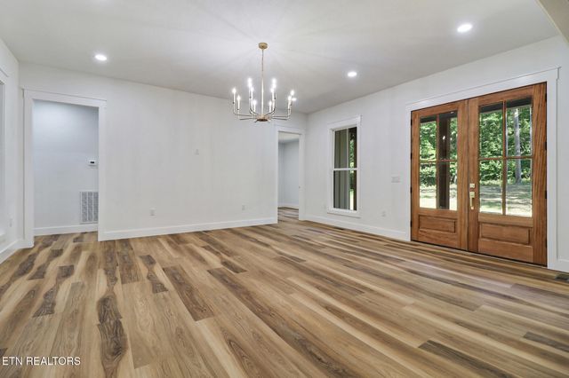 1452 Model Farm Rd, Jamestown, TN 38556