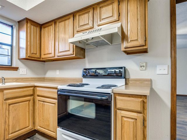 728 Rockridge Circle, Edmond, OK 73034