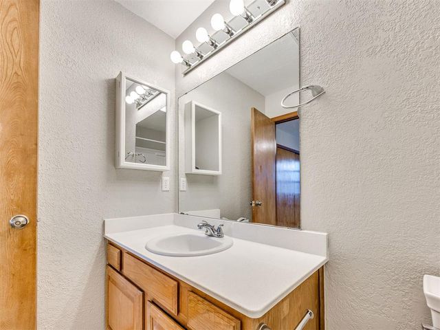 728 Rockridge Circle, Edmond, OK 73034