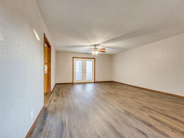 728 Rockridge Circle, Edmond, OK 73034