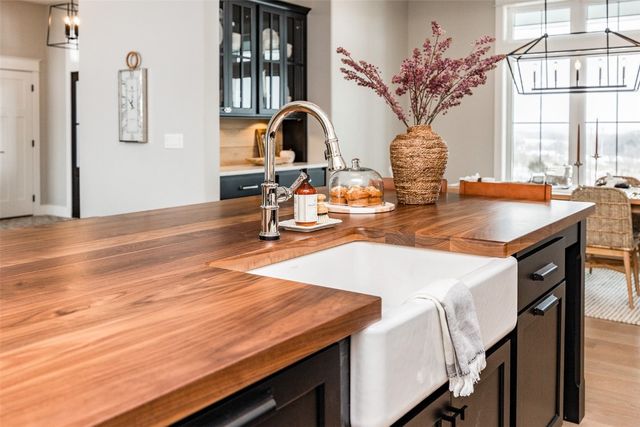 3014 Forest Ridge Drive NE, Swisher, IA 52338