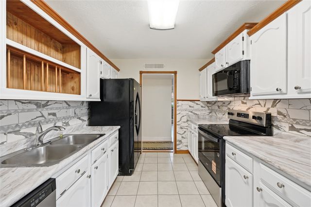 6909 Greenspring Drive, Arlington, TX 76016