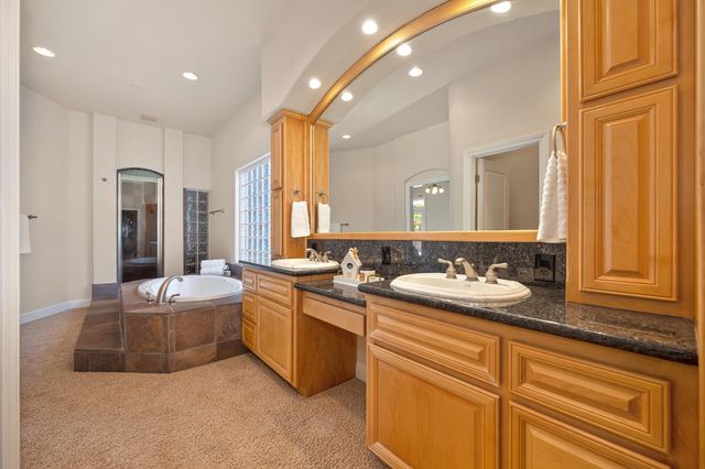 8484 Cobble Creek Ln, Orangevale, CA 95662