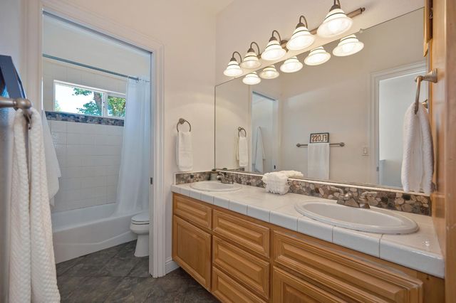 8484 Cobble Creek Ln, Orangevale, CA 95662