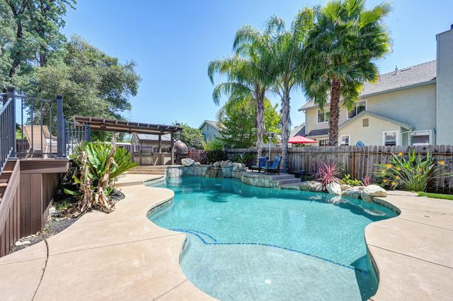 8484 Cobble Creek Ln, Orangevale, CA 95662