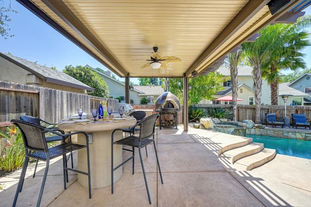 8484 Cobble Creek Ln, Orangevale, CA 95662