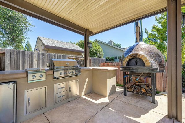 8484 Cobble Creek Ln, Orangevale, CA 95662