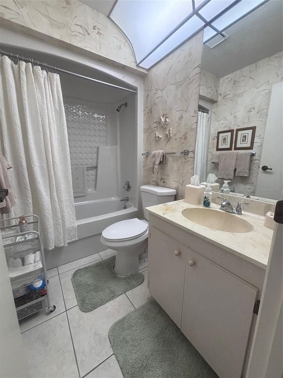 Image 11 of property listing at 31 LAKE FAIRGREEN CIRCLE, New Smyrna Beach, FL 32168