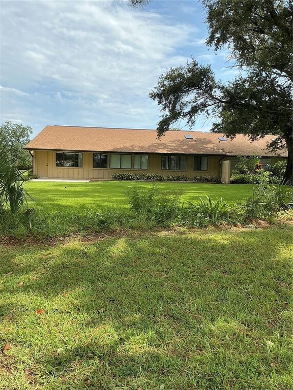 Image 3 of property listing at 31 LAKE FAIRGREEN CIRCLE, New Smyrna Beach, FL 32168