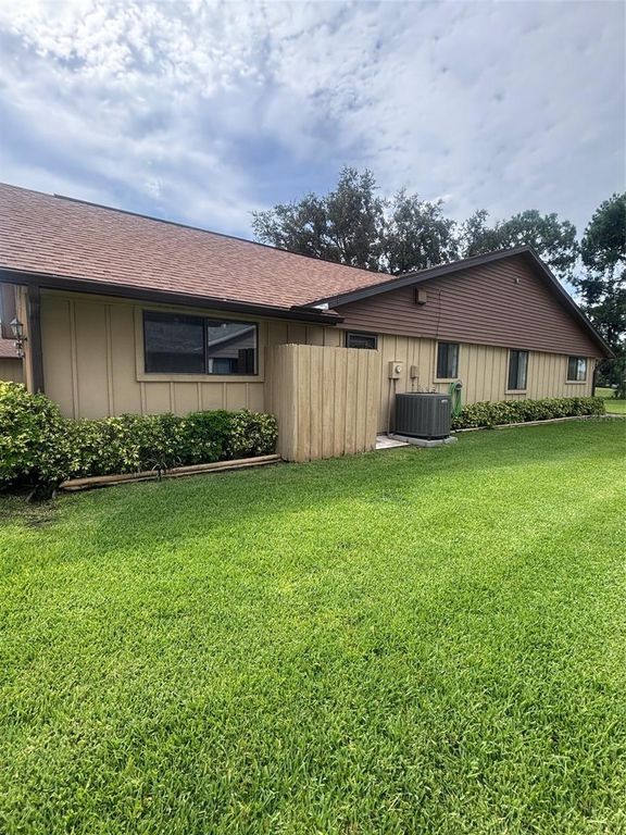 Image 5 of property listing at 31 LAKE FAIRGREEN CIRCLE, New Smyrna Beach, FL 32168