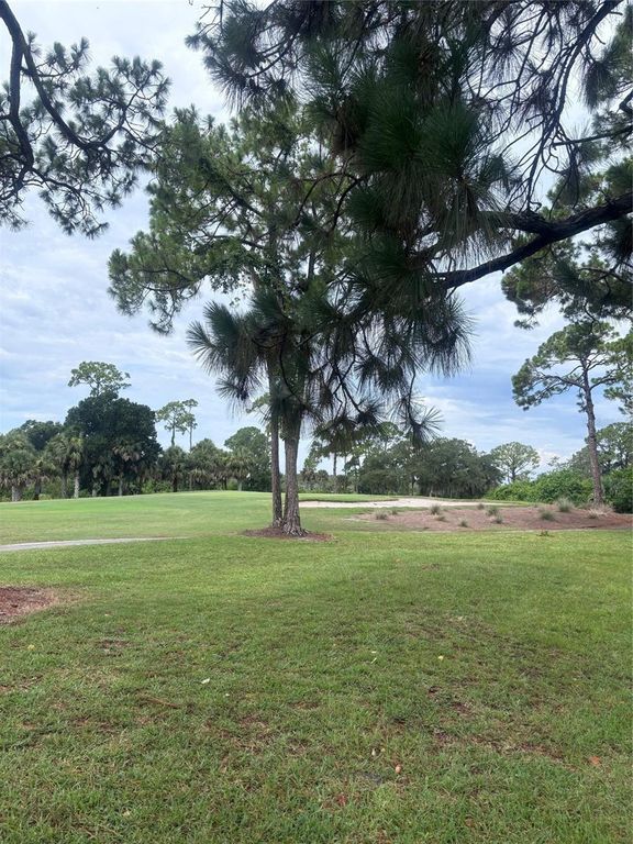 Image 7 of property listing at 31 LAKE FAIRGREEN CIRCLE, New Smyrna Beach, FL 32168
