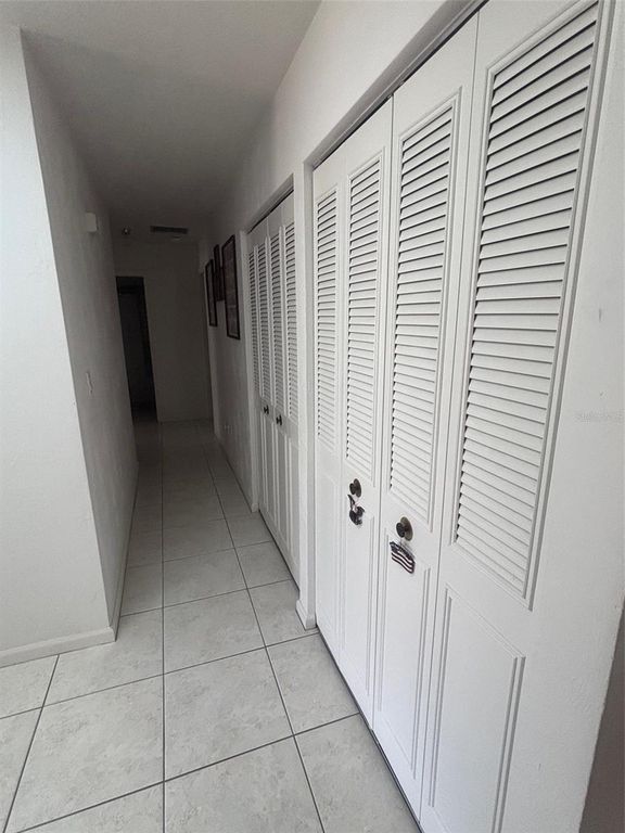Image 10 of property listing at 31 LAKE FAIRGREEN CIRCLE, New Smyrna Beach, FL 32168