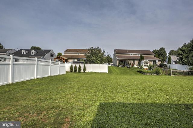 631 SUNFLOWER ST, New Holland, PA 17557