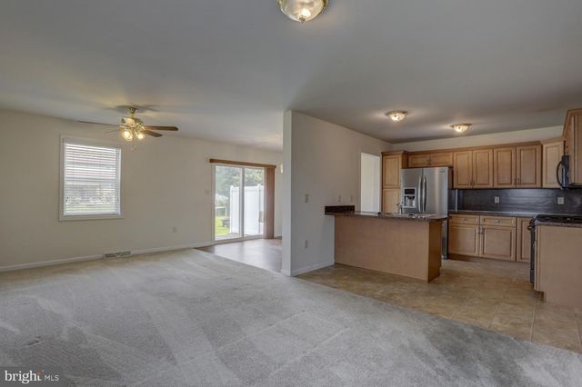631 SUNFLOWER ST, New Holland, PA 17557