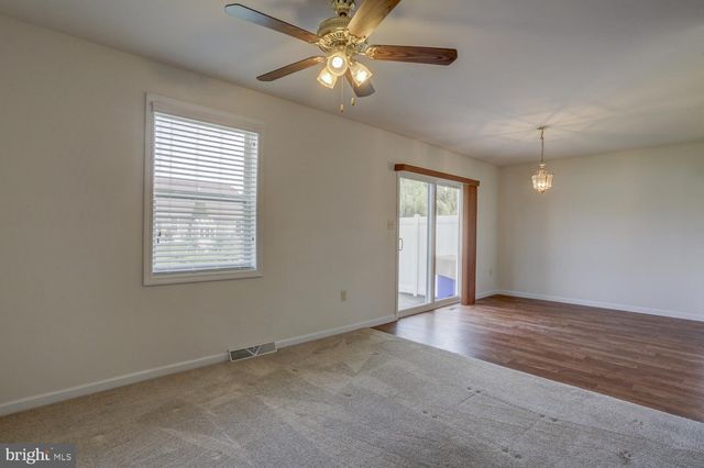631 SUNFLOWER ST, New Holland, PA 17557