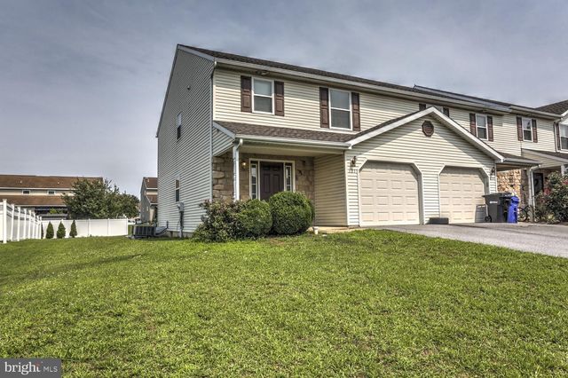 631 SUNFLOWER ST, New Holland, PA 17557