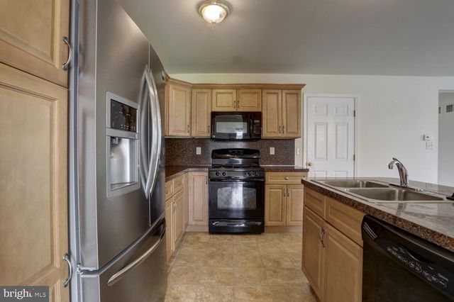 631 SUNFLOWER ST, New Holland, PA 17557