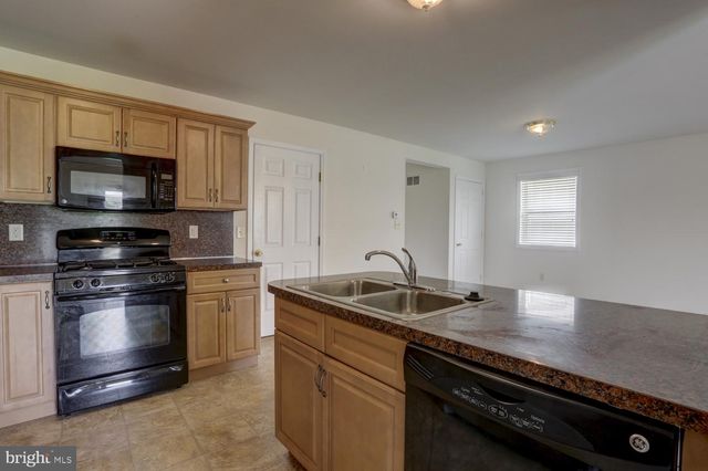 631 SUNFLOWER ST, New Holland, PA 17557