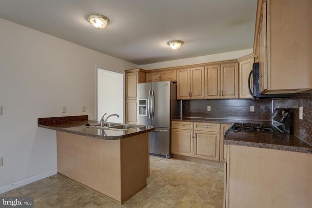 631 SUNFLOWER ST, New Holland, PA 17557