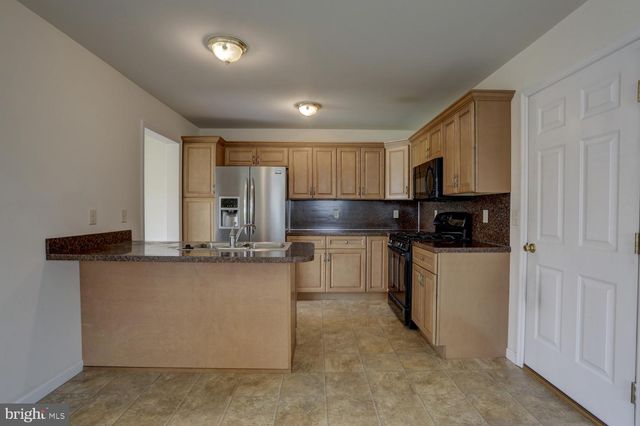 631 SUNFLOWER ST, New Holland, PA 17557