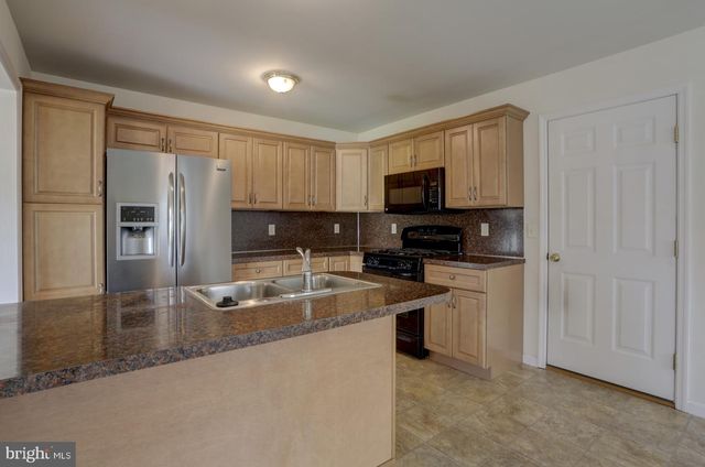631 SUNFLOWER ST, New Holland, PA 17557