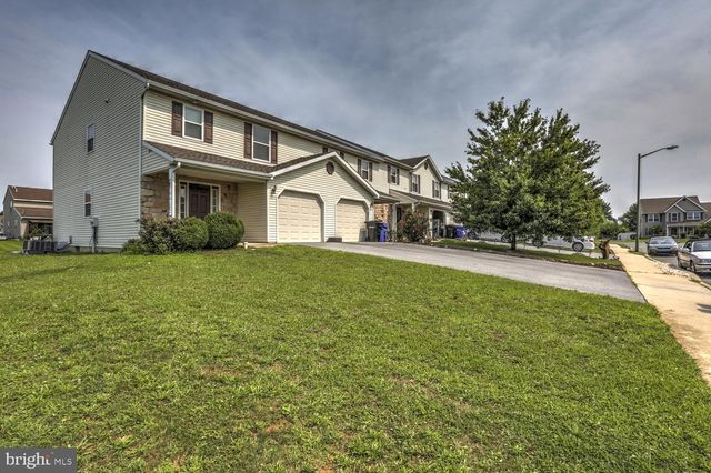 631 SUNFLOWER ST, New Holland, PA 17557
