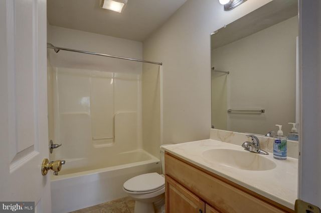 631 SUNFLOWER ST, New Holland, PA 17557
