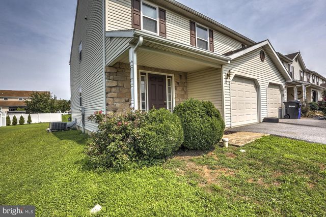 631 SUNFLOWER ST, New Holland, PA 17557