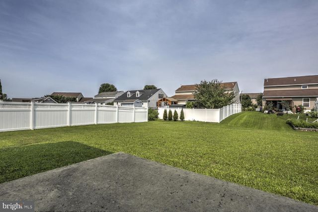 631 SUNFLOWER ST, New Holland, PA 17557