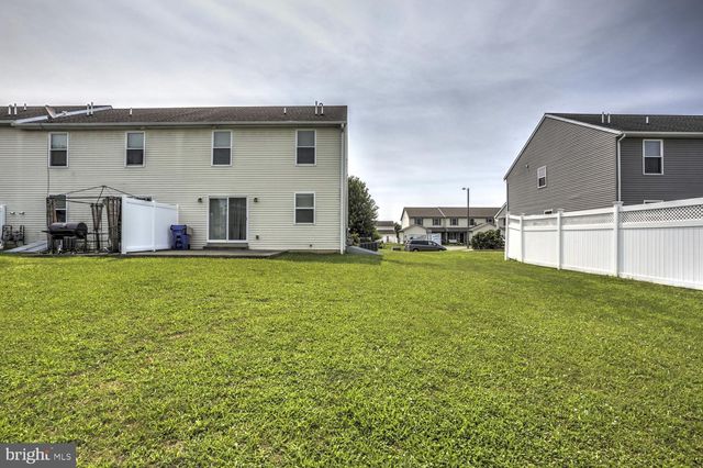 631 SUNFLOWER ST, New Holland, PA 17557
