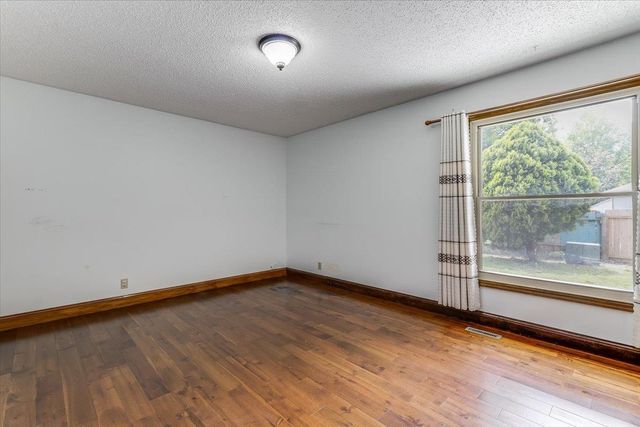 2007 N Wood, Wichita, KS 67212