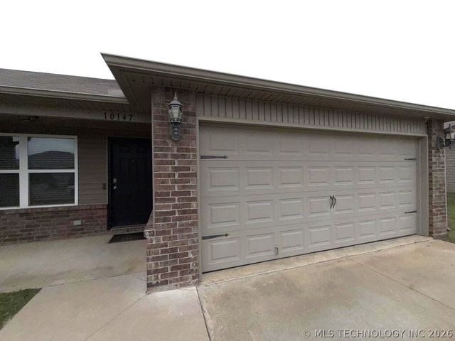 10147 E Larry Street, Claremore, OK 74017