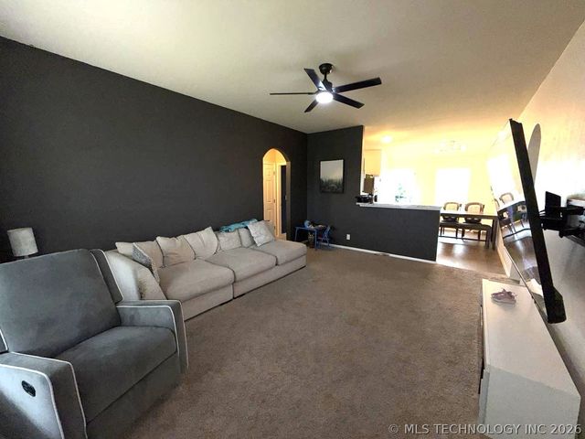 10147 E Larry Street, Claremore, OK 74017