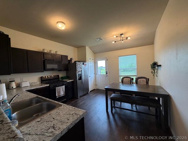 10147 E Larry Street, Claremore, OK 74017