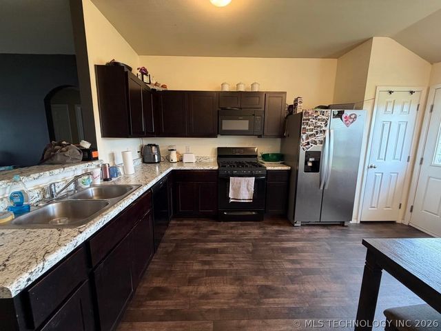 10147 E Larry Street, Claremore, OK 74017